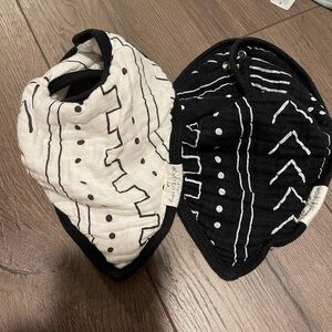 Loulou Lollipop Muslin Bandana Bib Drool Bib Set 2 Pack black and white